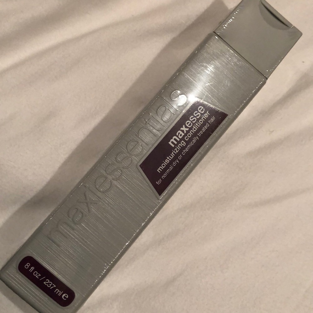Maxesse Moisturizing Conditioner BNIB